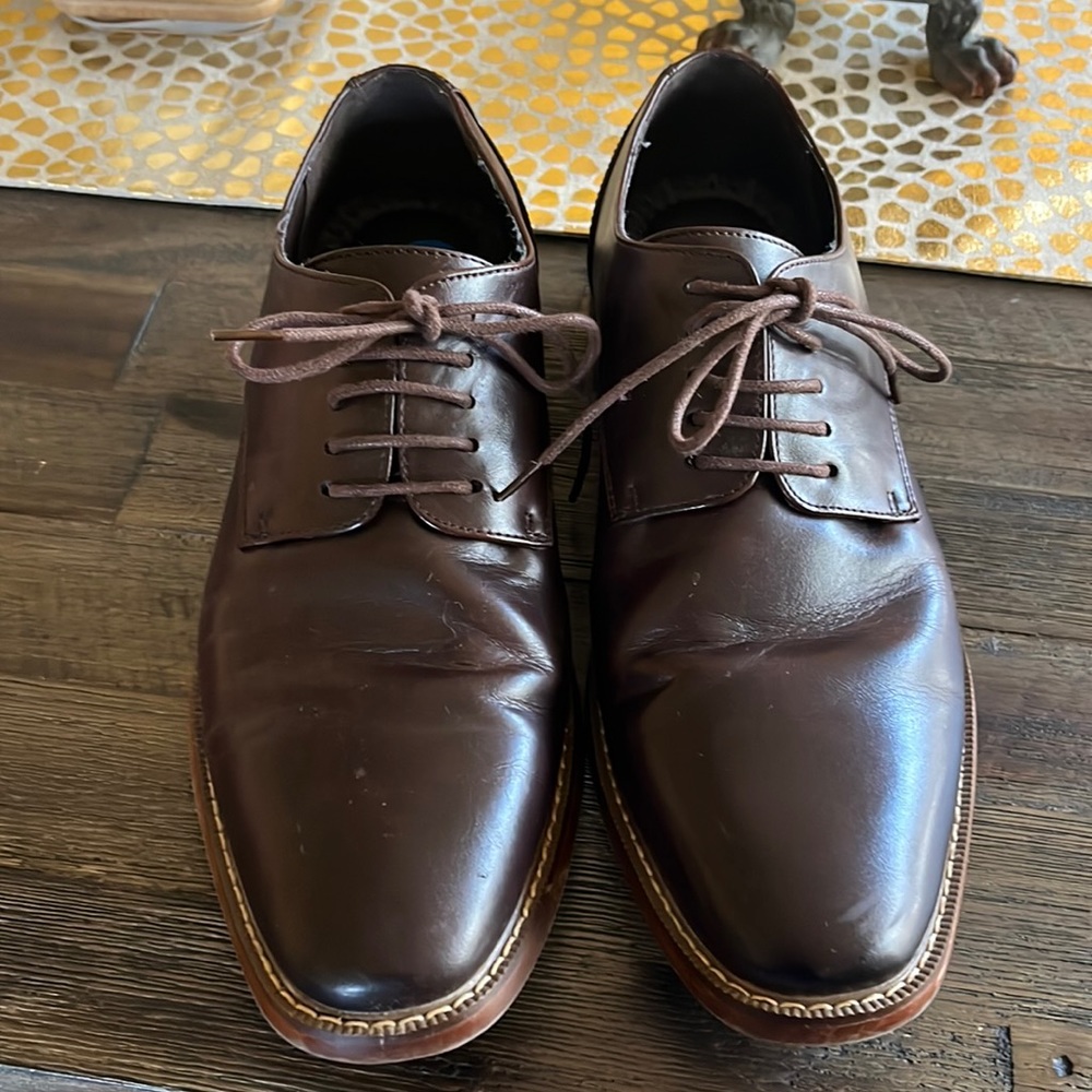 Mens Van Heusen dress shoes